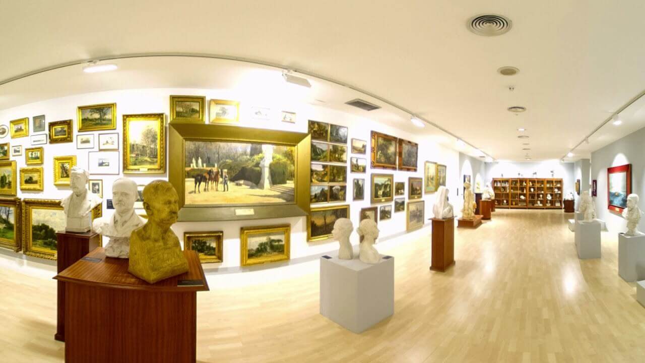 inside of the museo municipal de bellas artes in tenerife