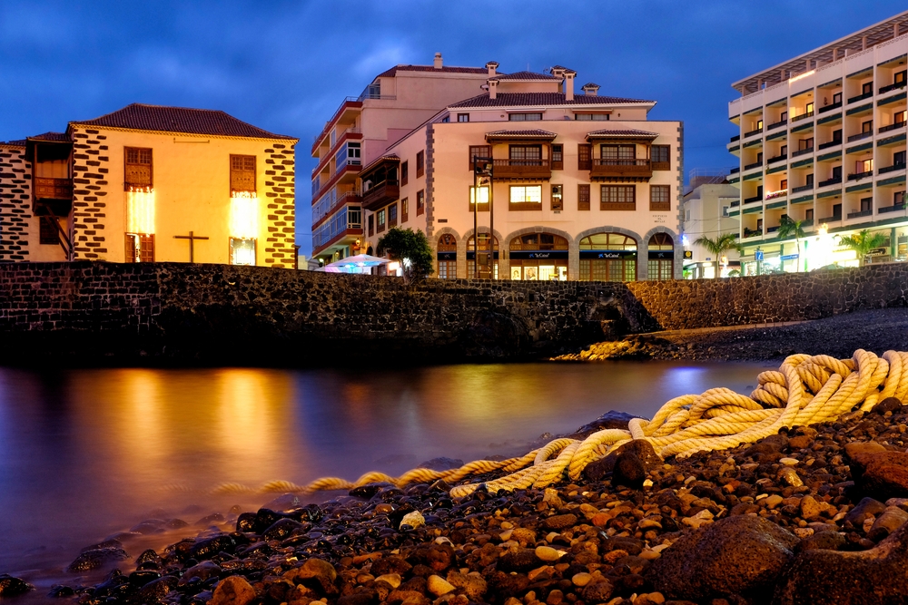 puerto de la cruz at night